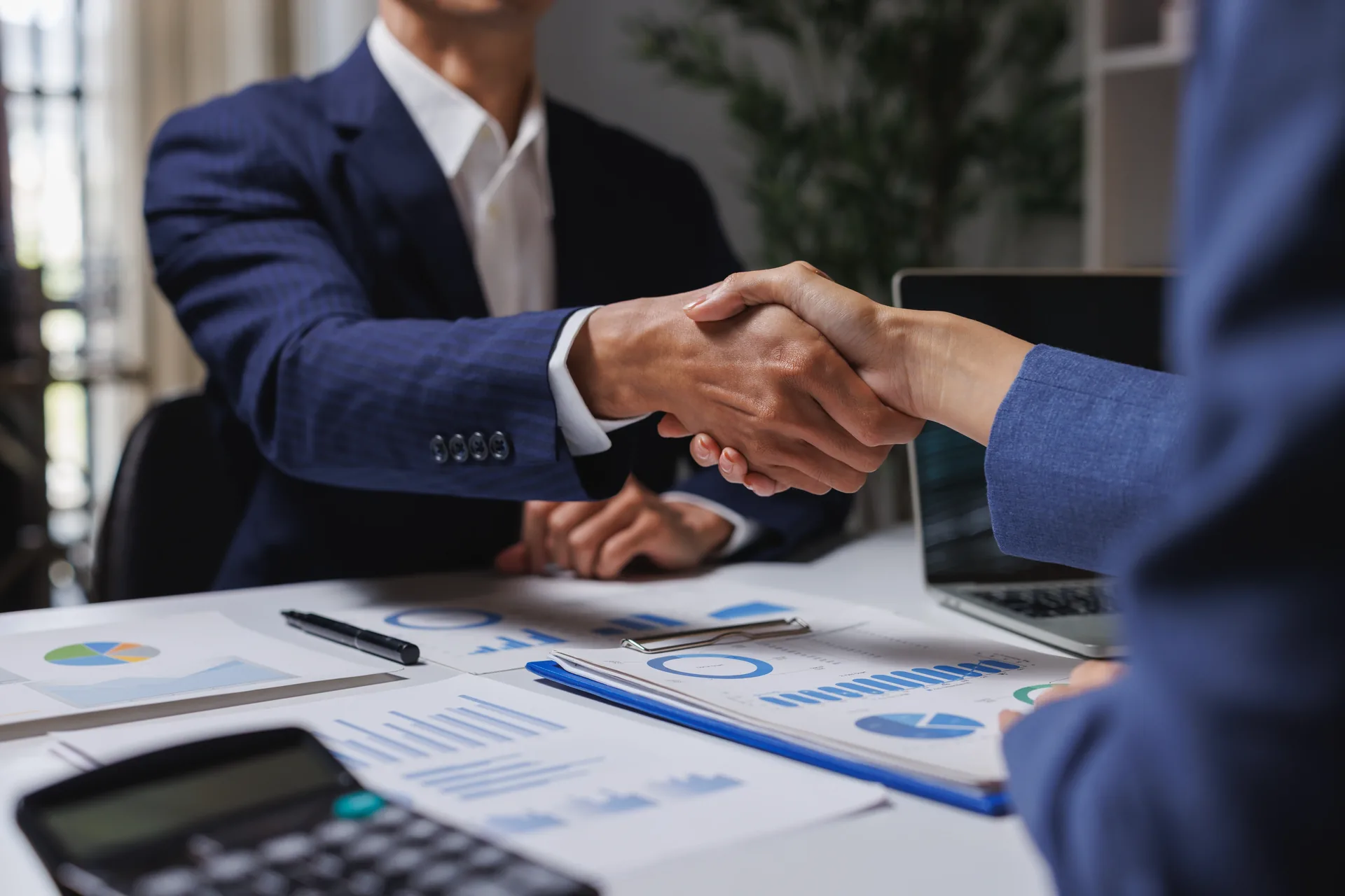 Handshake closing an acquisition finance deal